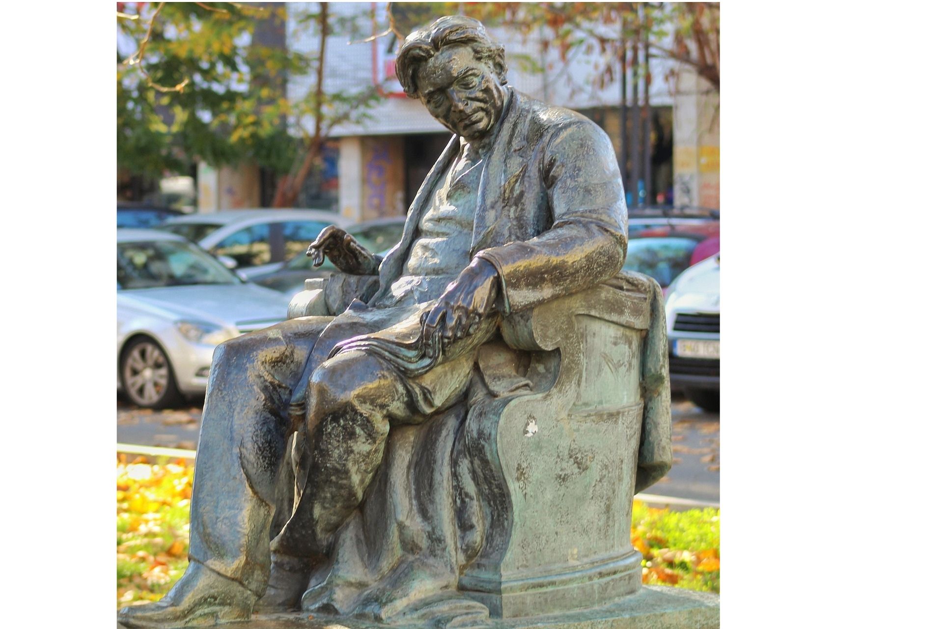 989 Orwell Almost didnt get to writie 1984 statue of George Orwell